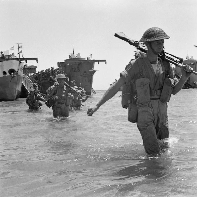 British_troops_during_the_invasion_of_Sicily,_10_July_1943.jpg