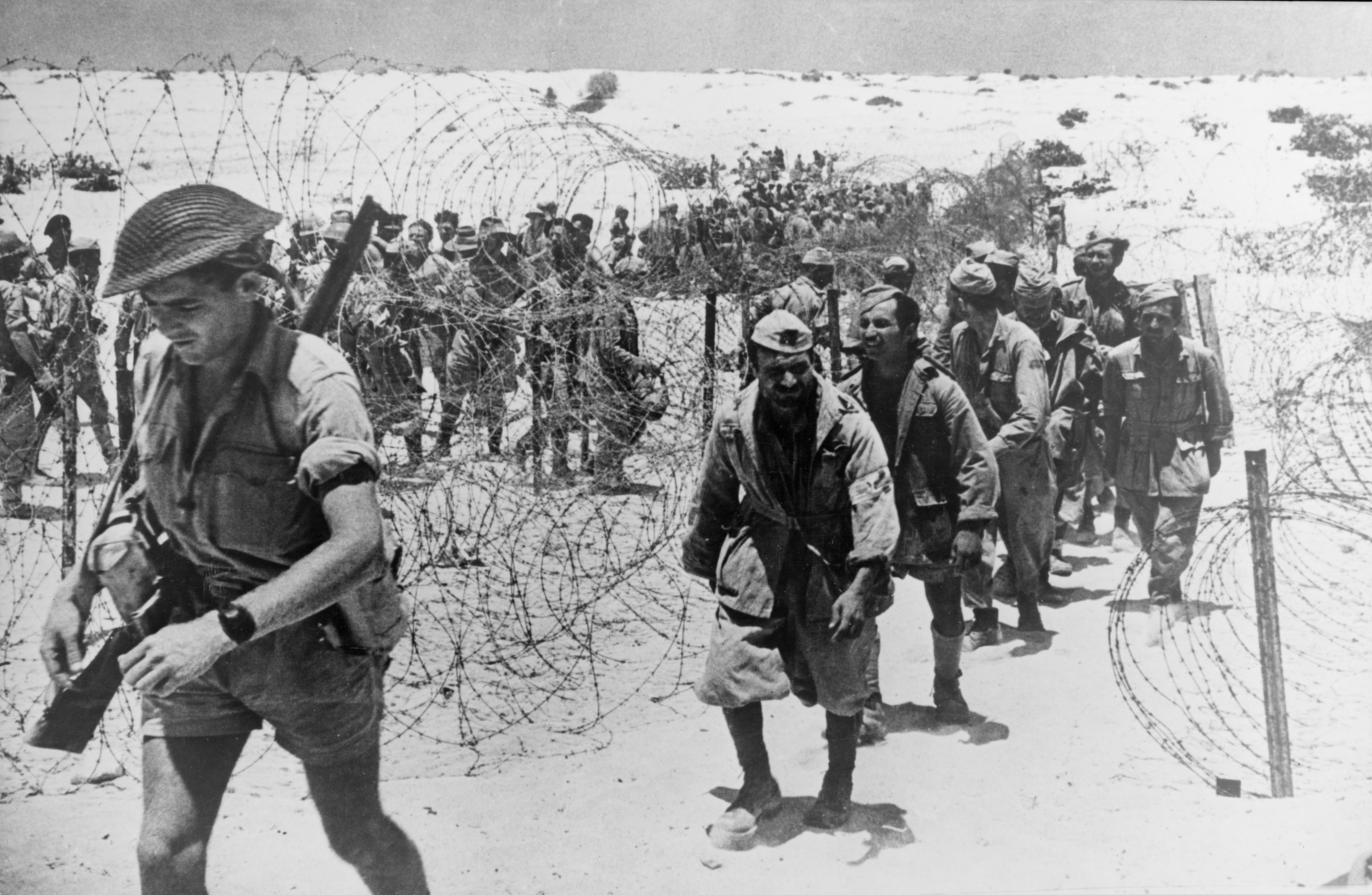 El_Alamein_Italian_prisoners_1942.jpg